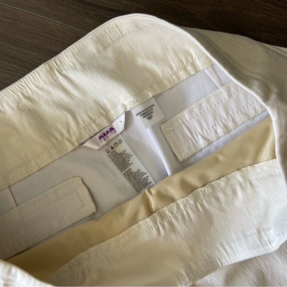 ALIA Petite Beige Capri Pants | NWOT - Picture 6 of 7